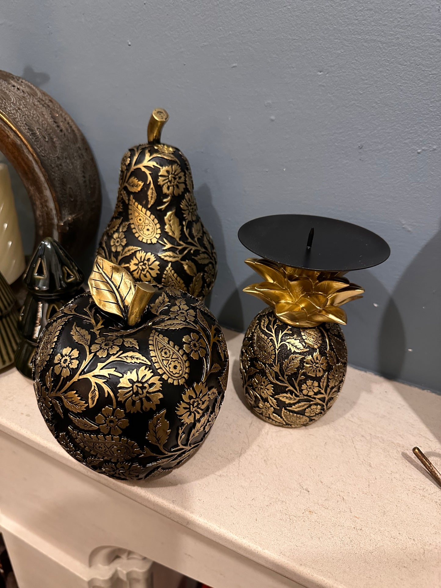 Black & Gold Pineapple Candle Holder