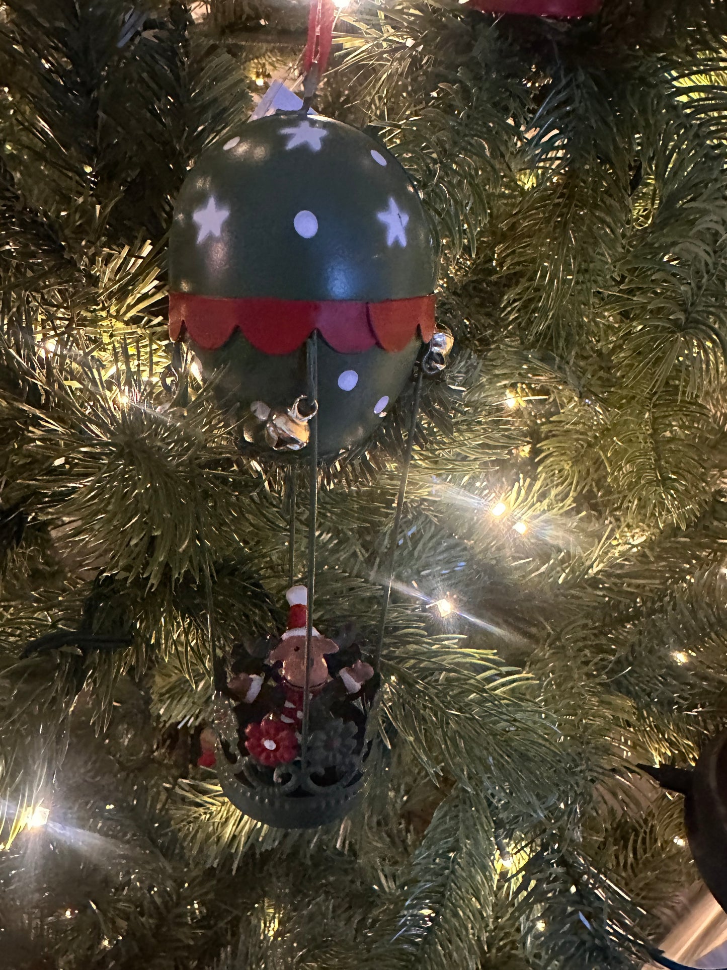 Air Ballooning Deer & Santa Hangers