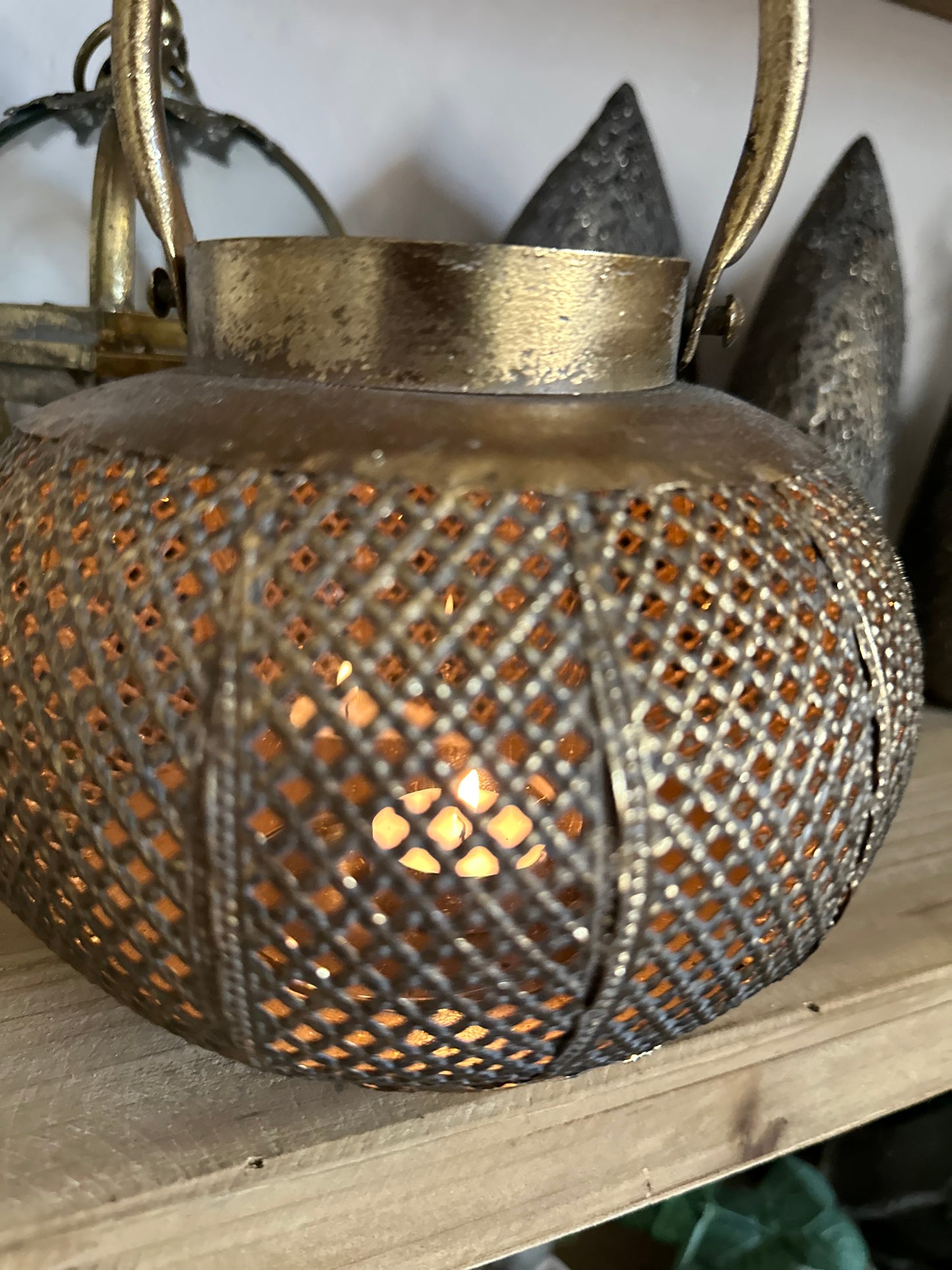 Gold Metal Round Candle Holder with Handle