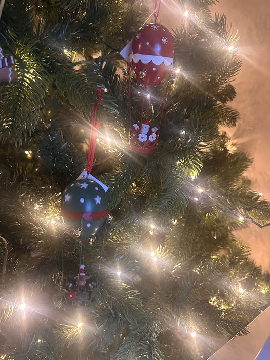 Air Ballooning Deer & Santa Hangers