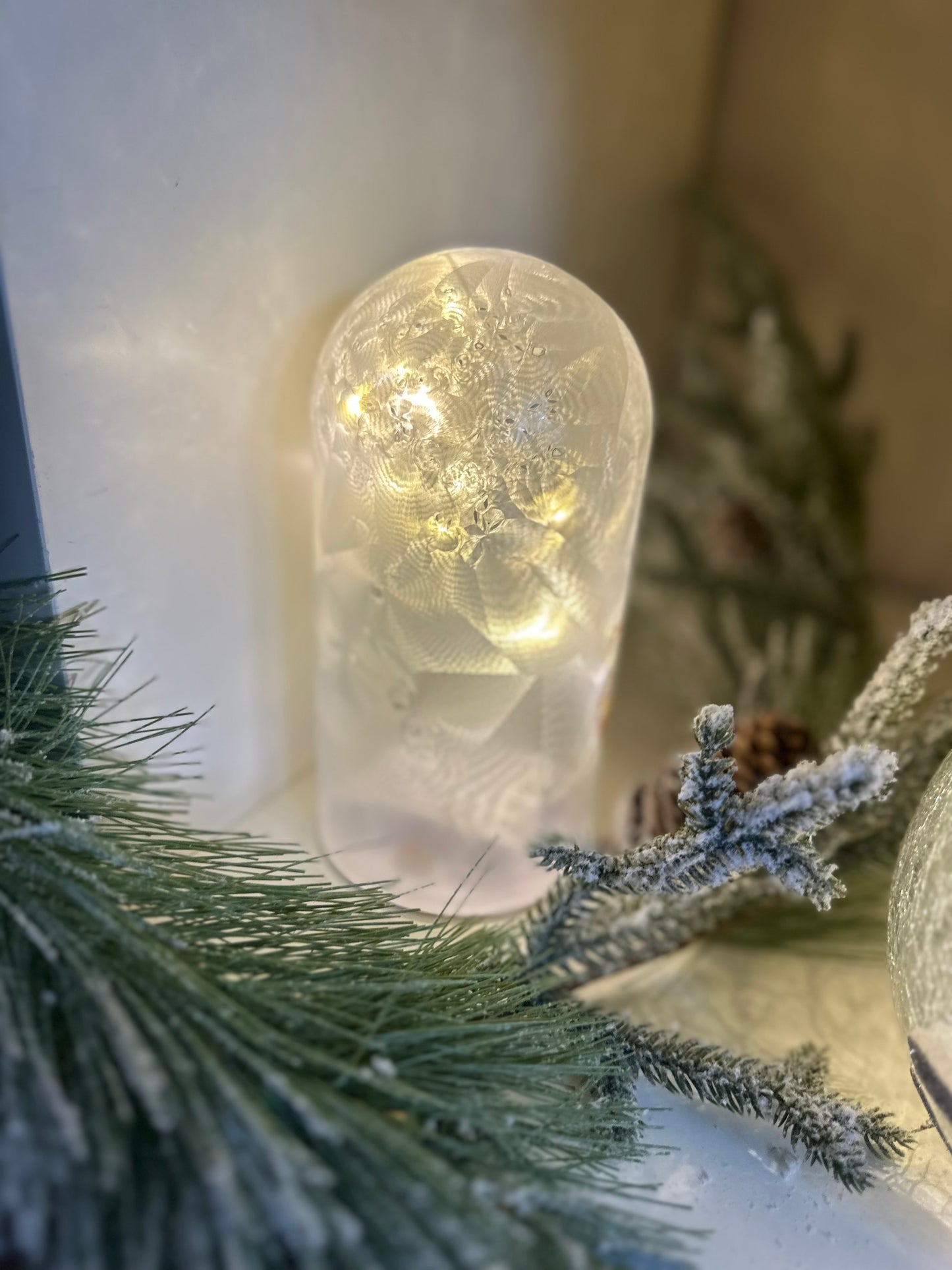 Robin Shaped Dome LED Decor